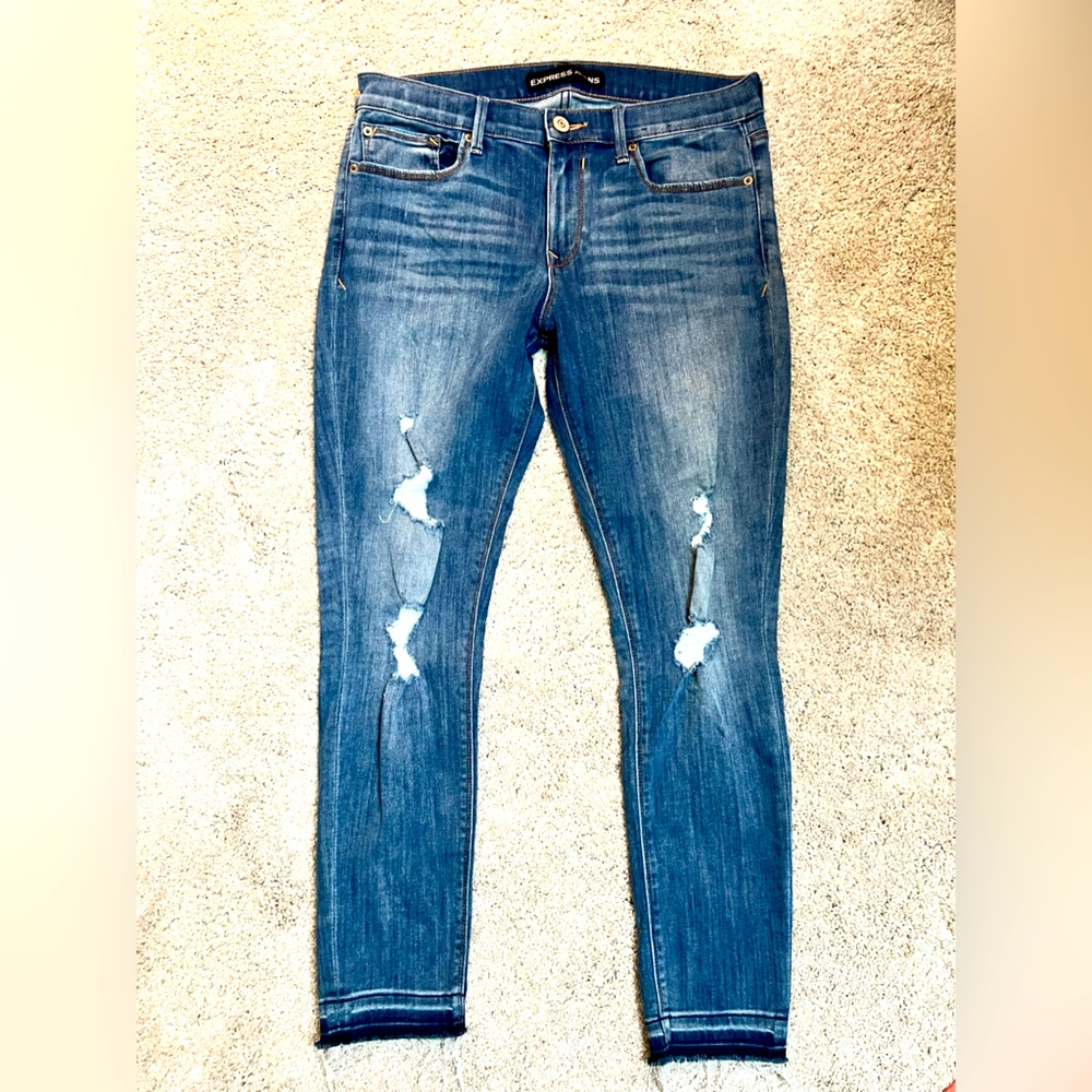NWOT Express mid rise denim crop